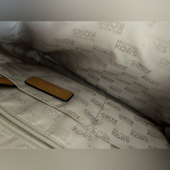 Micheal Kors cognac purse - Picture 11 of 12